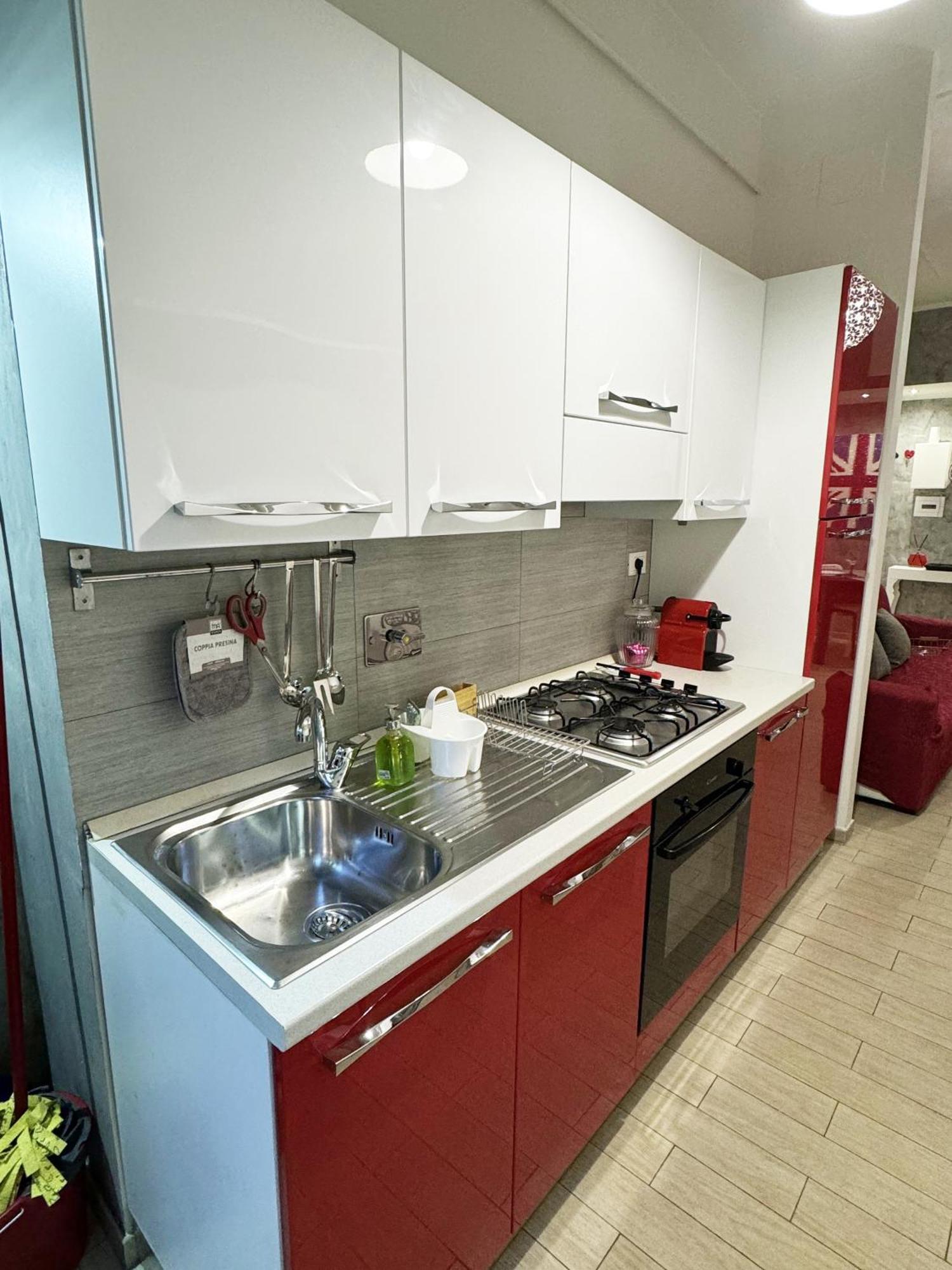 Metro B - Crimson Chic Eleganza Romana *