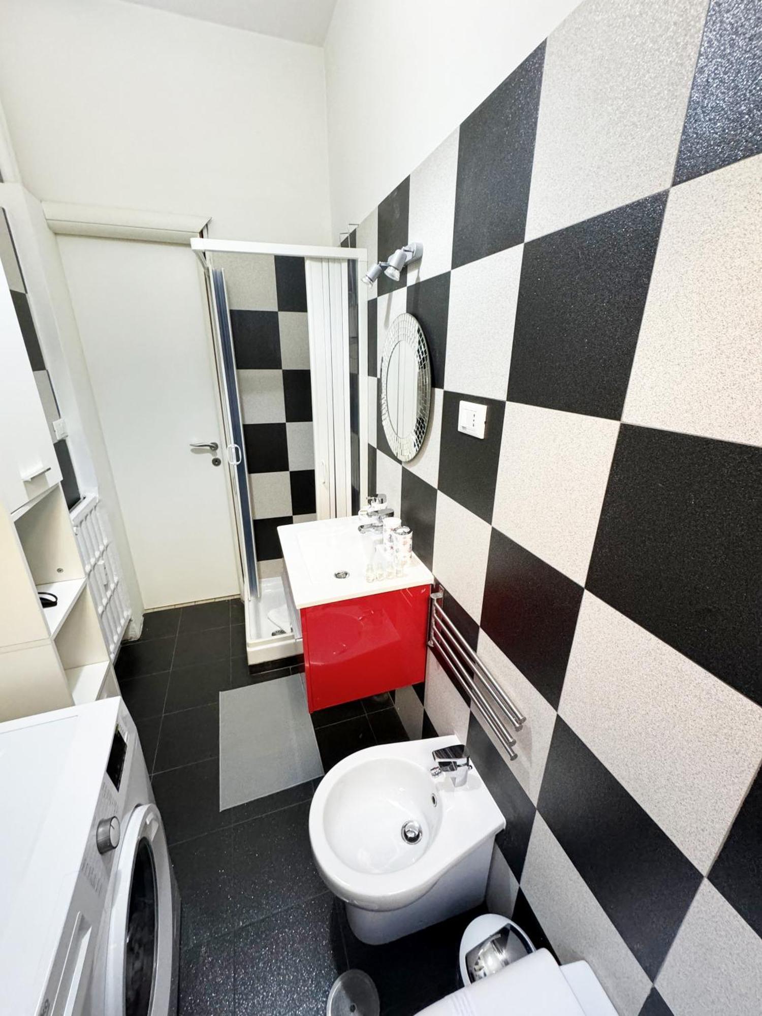 Apartment Metro B - Crimson Chic Eleganza Romana Rom